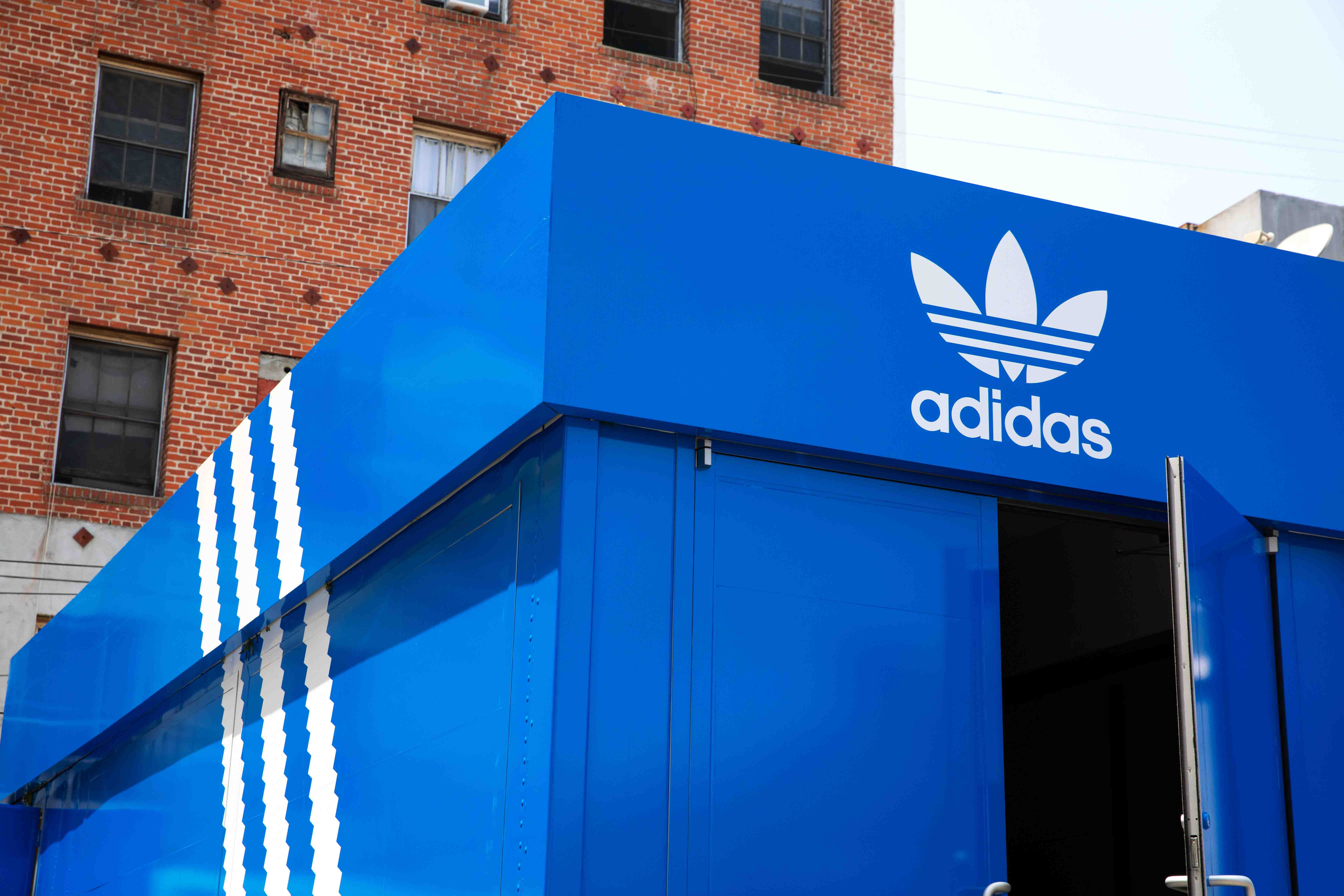 Adidas store amsterdam shoe box hotsell